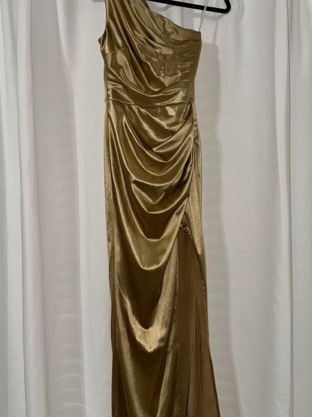 One-Shoulder Gold Evening Gown with Side Thigh Slit - Picture 2 of 2